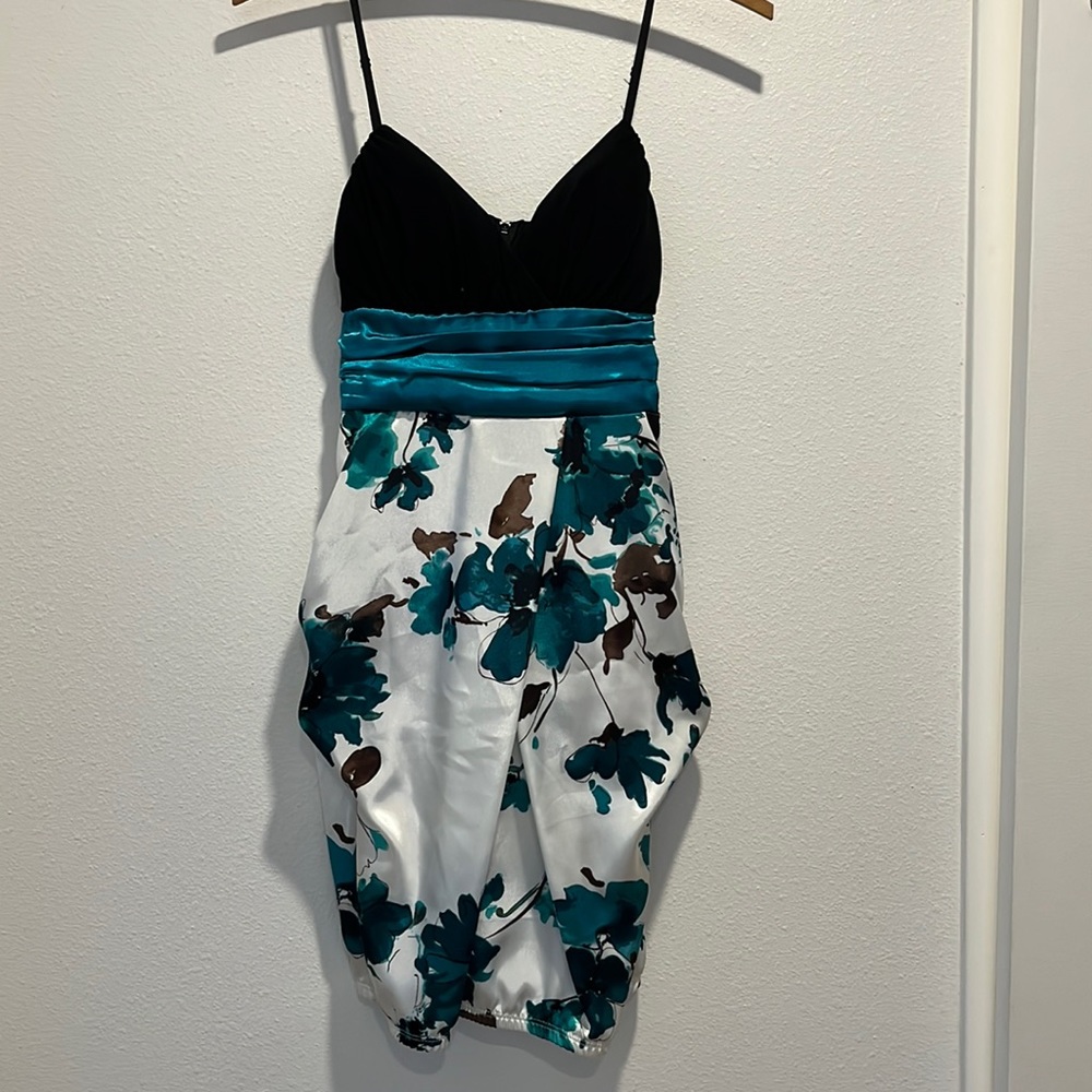 Windsor white black and teal floral cocktail dress NWT
